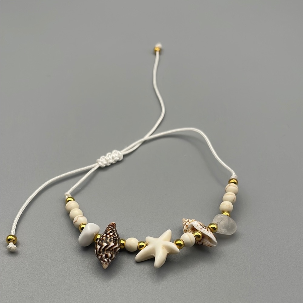 Elegant Cream and Gold Shell Bracelet